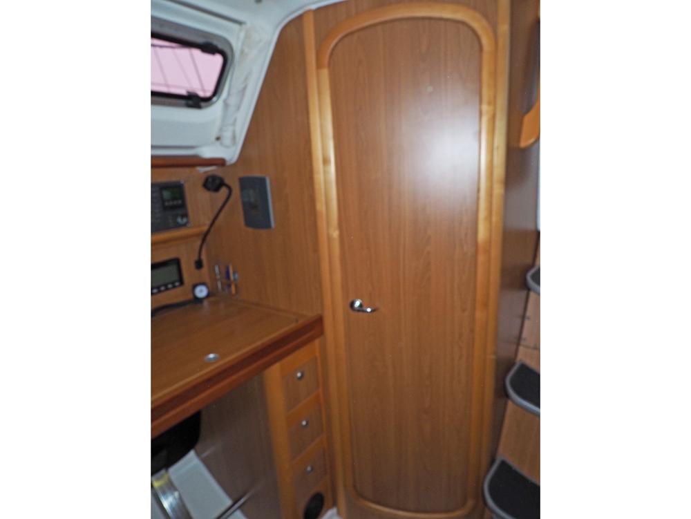 Saloon, Accommodation